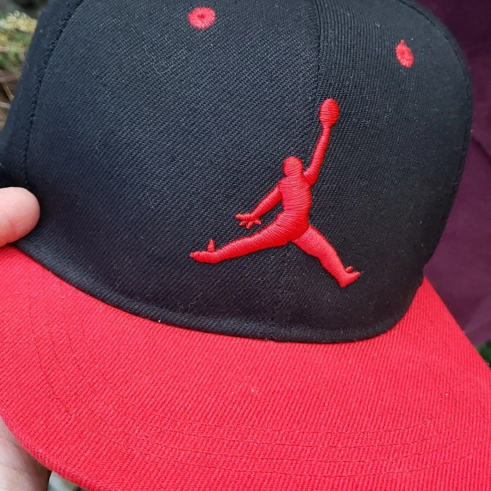 Jordan JUMPMAN Flight Snapback. Black with Red Jumpman NWOT (BIN 007)